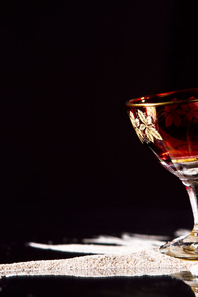 Aus der Glasserie "Rot". 